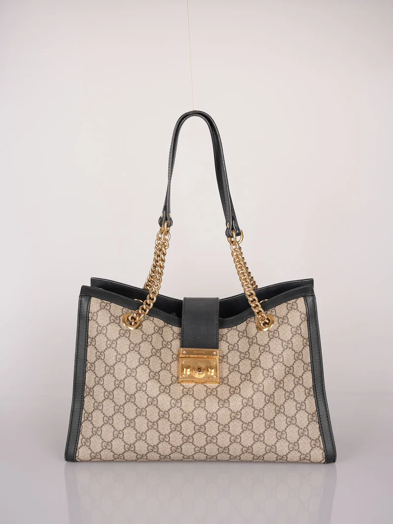 Gucci – Tragetasche mit Vorhängeschloss und GG-Logo aus Supreme-Canvas-Leder in Beige/Schwarz in Medium