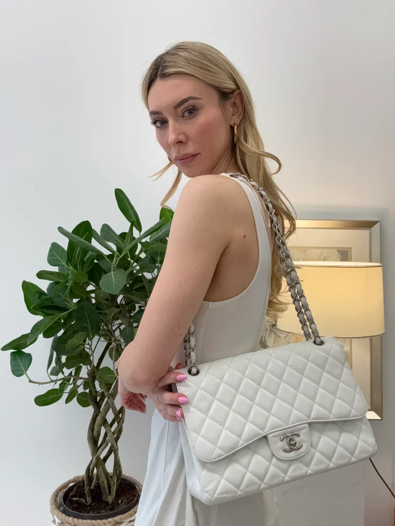 Chanel White Jumbo Classic Double Flap Bag aus Kaviarleder mit silberner Hardware