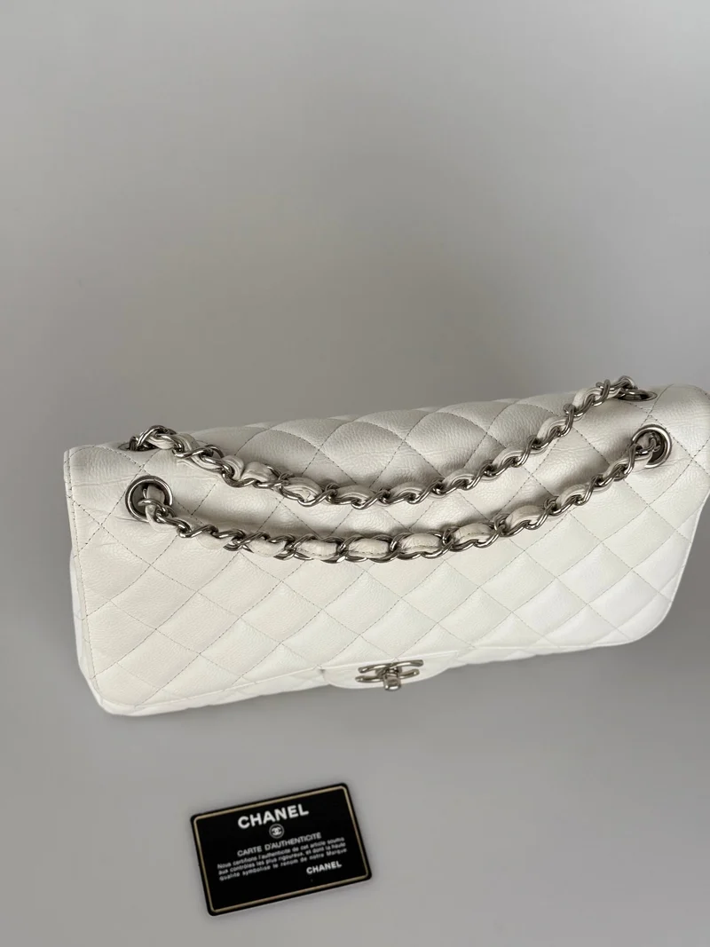 Chanel White Jumbo Classic Double Flap Bag aus Kaviarleder mit silberner Hardware