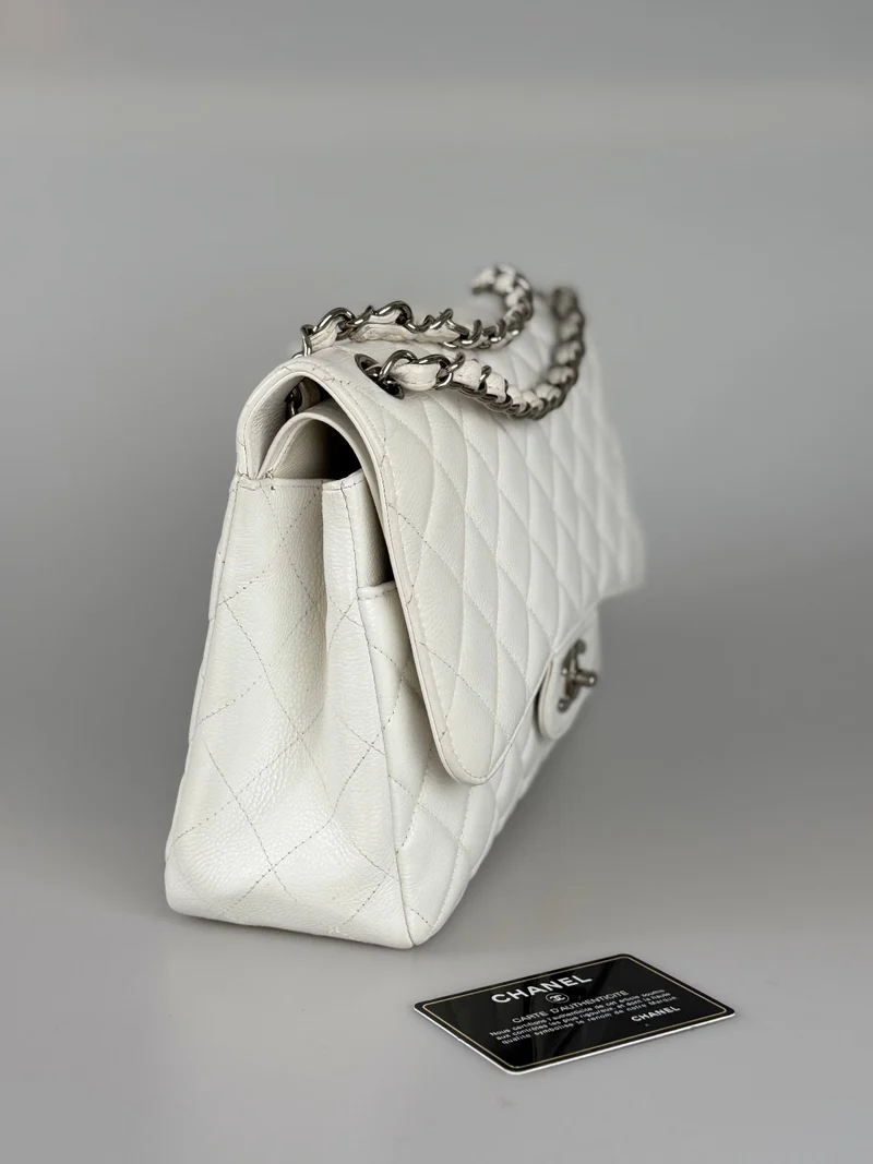 Chanel White Jumbo Classic Double Flap Bag aus Kaviarleder mit silberner Hardware