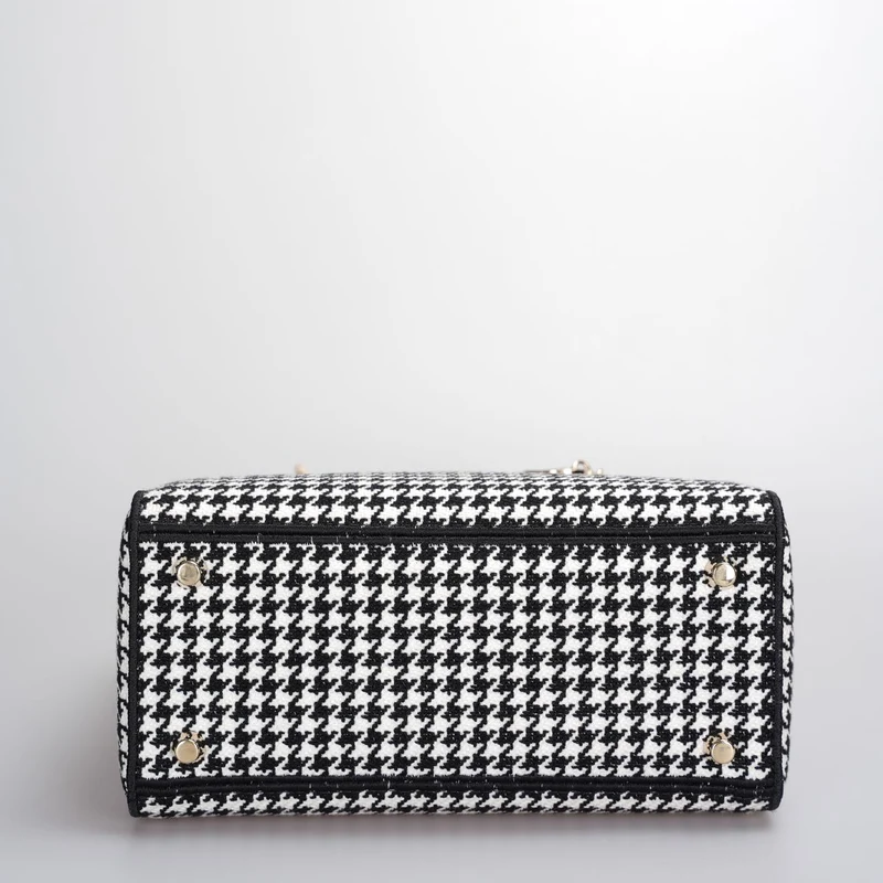Christian Dior – Mittlere Lady D-Lite-Tasche aus Canvas mit Hahnentrittmuster in Schwarz und Weiß