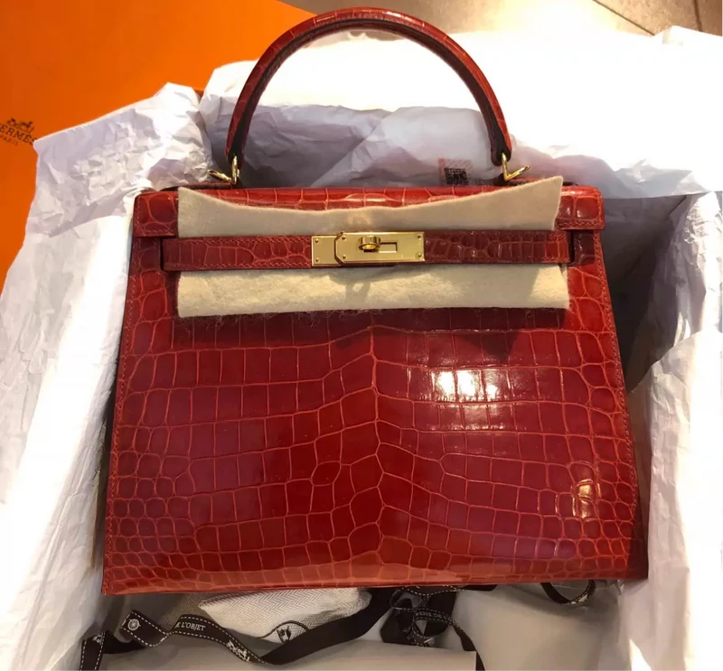 Hermes Kelly Bag 28cm aus Sanguine-Krokodil-Niloticus-Leder mit goldener Hardware