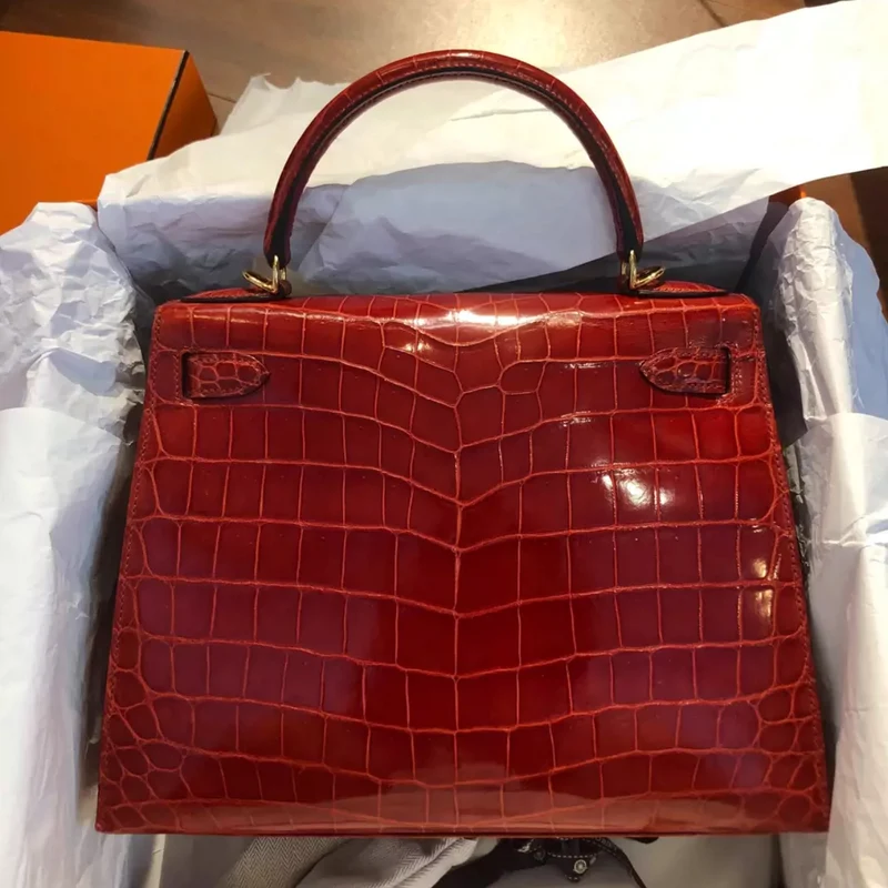 Hermes Kelly Bag 28cm aus Sanguine-Krokodil-Niloticus-Leder mit goldener Hardware