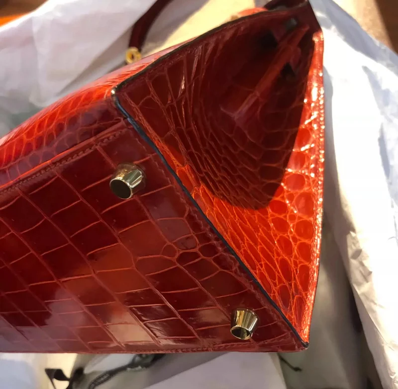 Hermes Kelly Bag 28cm aus Sanguine-Krokodil-Niloticus-Leder mit goldener Hardware