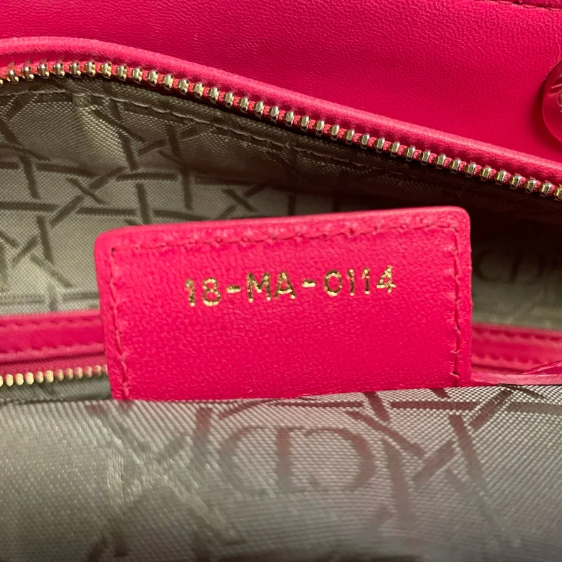 Christian Dior – Große Cannage Lady Dior aus Lammleder in Rosa mit goldener Hardware