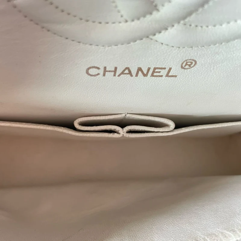 Chanel Vintage Weiße klassische Doppel-Flap-Tasche mit 24 Karat Goldbeschlägen