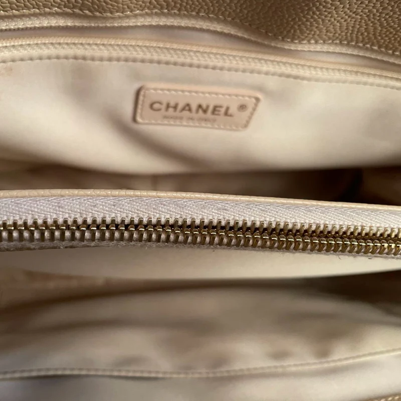 Chanel Beige Grand Shopping Tote Beige GST Tasche aus Kaviarleder mit goldenen Beschlägen