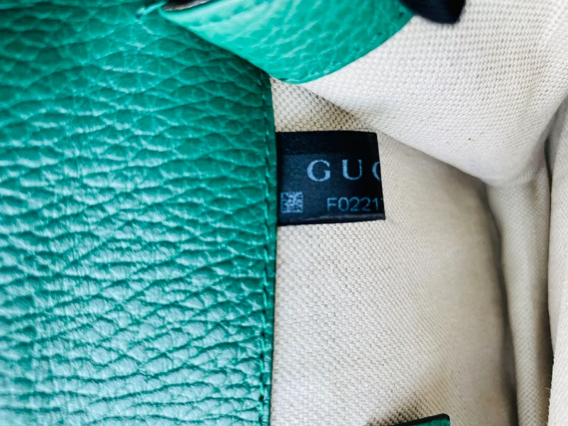 Gucci Dionysus Mini-Tasche in Smaragdgrün