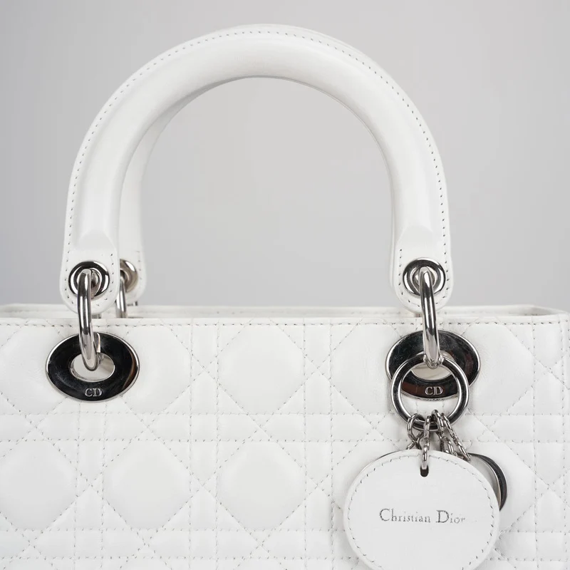 Christian Dior Weiße mittelgroße Lady Dior Tasche aus Cannage-Lammleder mit silberner Hardware