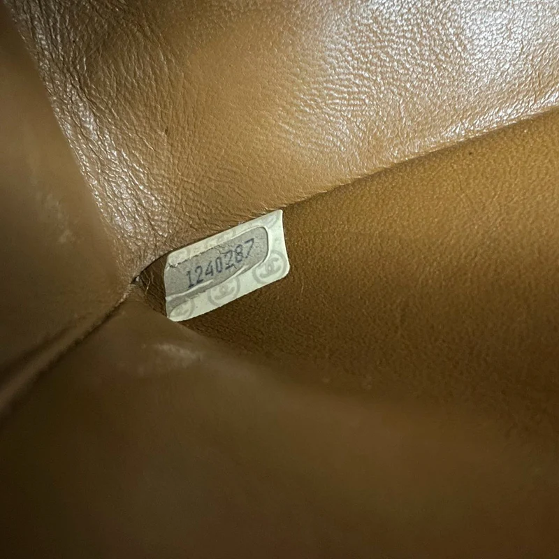 Chanel Vintage Classic Flap Bag in Schokoladenbraun mit 24 Karat Goldbeschlägen mittlerer Größe