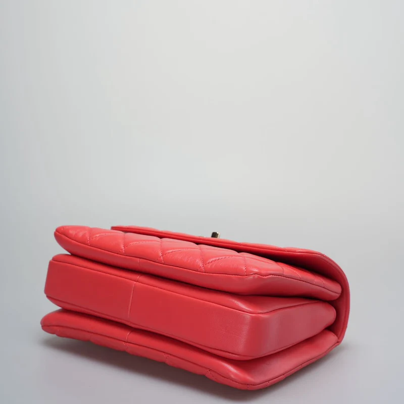 Chanel Rote kleine trendige CC-Tasche aus Lammleder mit champagnergoldener Hardware