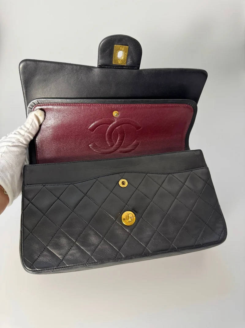 Chanel Vintage Stoff Timeless Flap Bag Schwarz Medium 24 Karat Gold Hardware