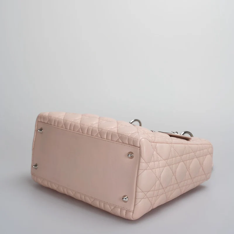 Christian Dior – mittelgroße Lady Dior-Tasche aus Cannage-Lammleder mit silberner Hardware in Pink