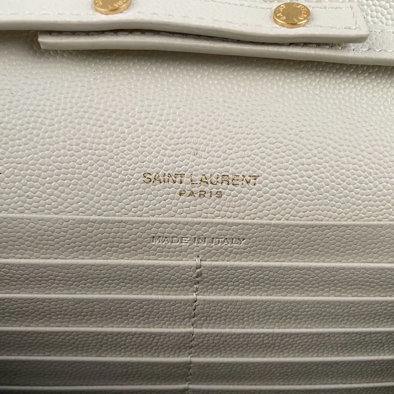 Saint Laurent – ​​Cassandre – Umschlag-Geldbörse aus weißem Leder mit Kette