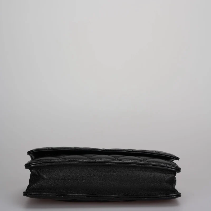 Chanel Schwarzes klassisches WOC-Lammleder mit silberner Hardware