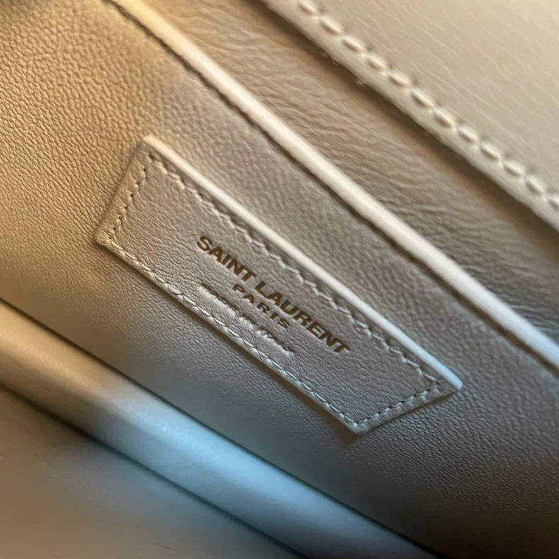 Saint Laurent Sunset Medium Bag aus weißem Kalbsleder mit goldenen Metallteilen