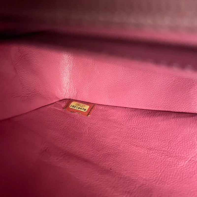 Chanel Classic Medium Flap Bag Valentine's Edition aus rosa Lammleder mit goldenen Beschlägen