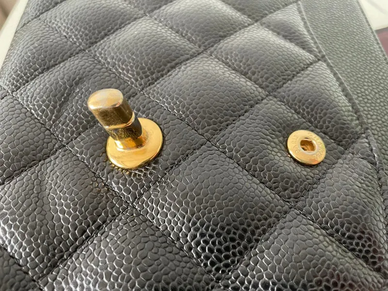 Chanel Schwarze Jumbo Classic Double Flap Bag aus Kaviarleder mit goldener Hardware