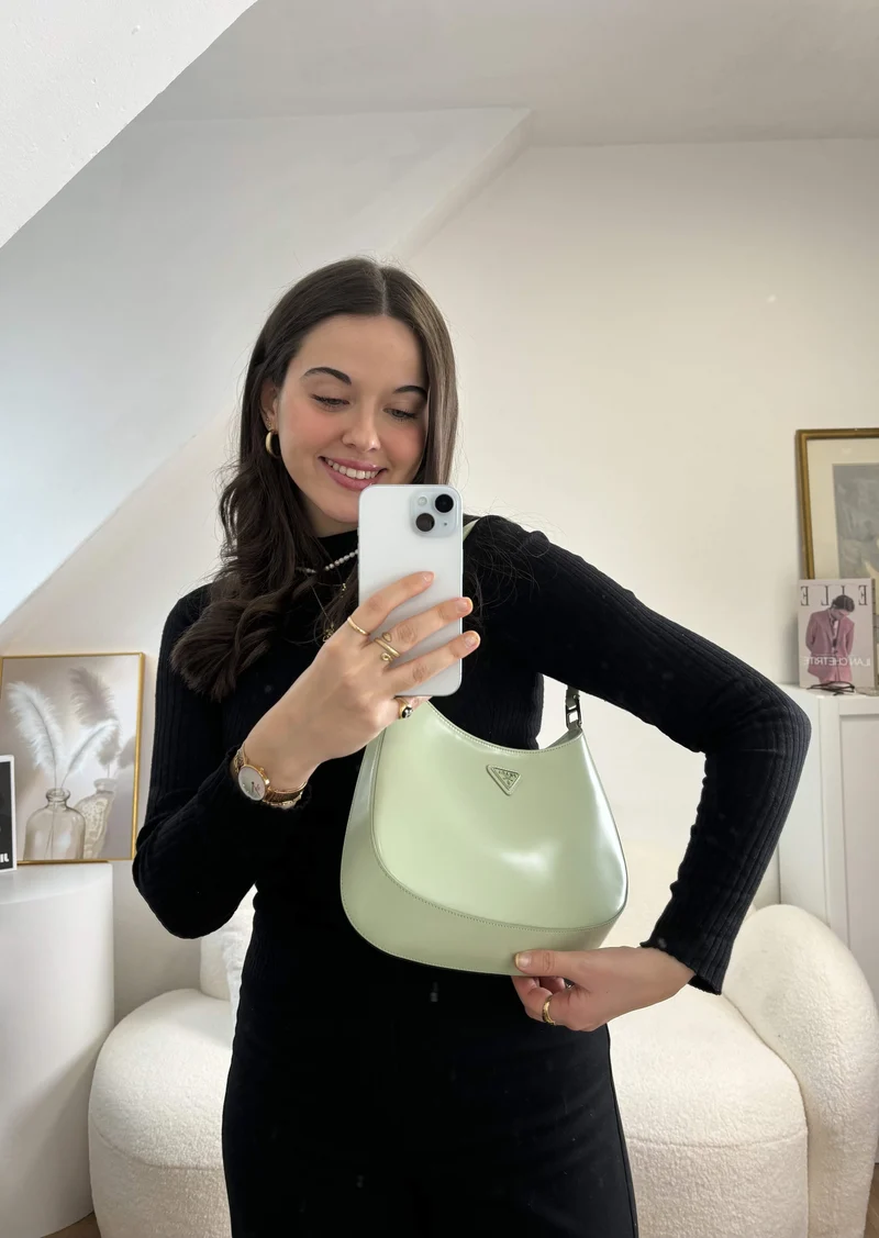 Prada Cleo Mintgrüne Umhängetasche aus glattem Leder