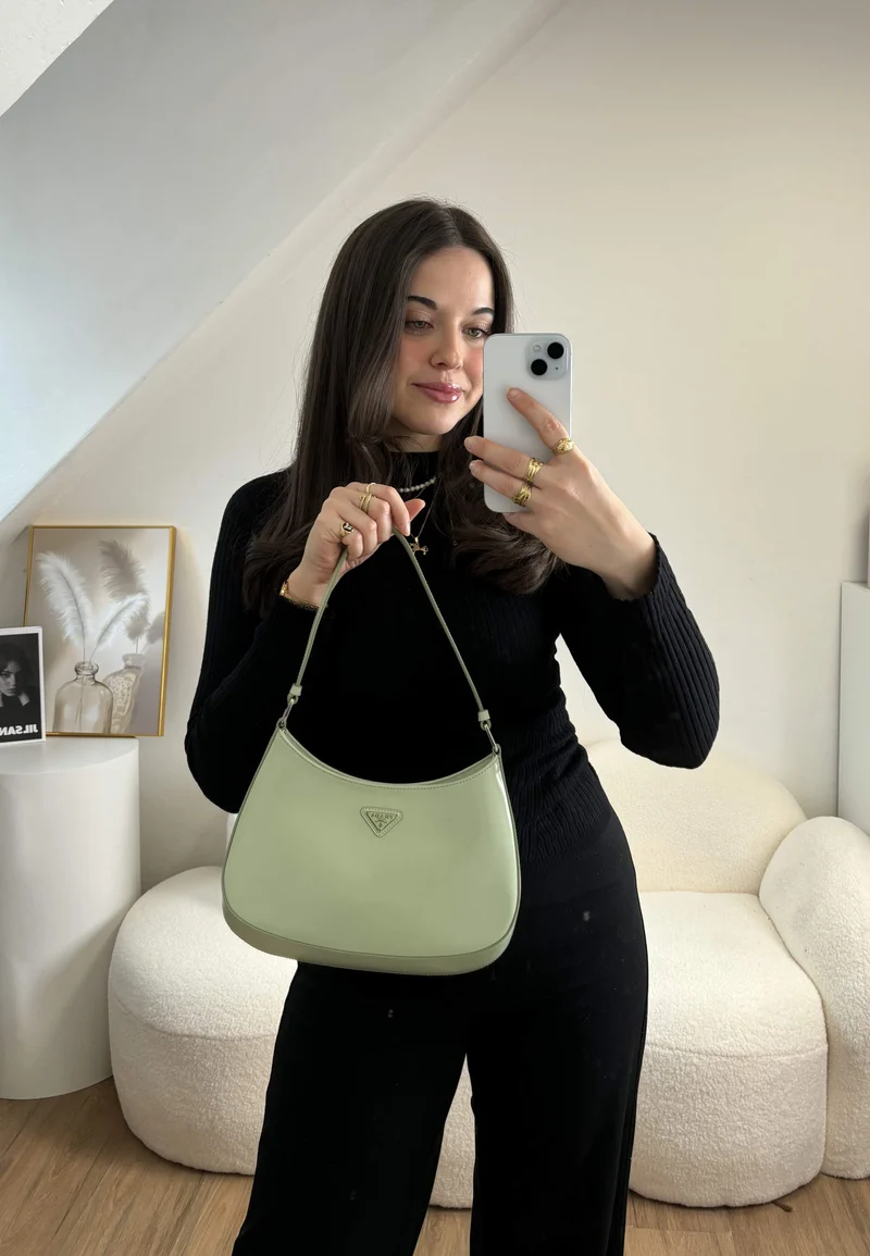 Prada Cleo Mintgrüne Umhängetasche aus glattem Leder