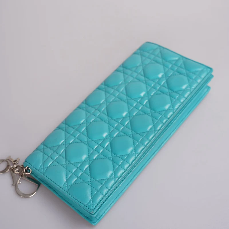 Dior Aquagrüne Lady Dior Clutch aus Cannage-Leder mit Kette