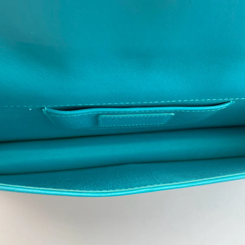 Dior Aquagrüne Lady Dior Clutch aus Cannage-Leder mit Kette