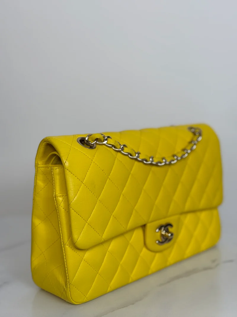 Chanel Gelbe klassische Double Flap Bag Medium aus Lammleder mit silberner Hardware