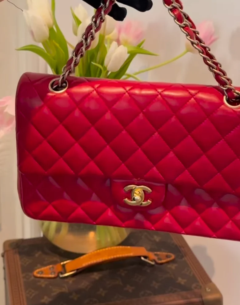 Chanel Red Classic Double Flap Bag aus mittelgroßem Lammleder mit goldenen Beschlägen