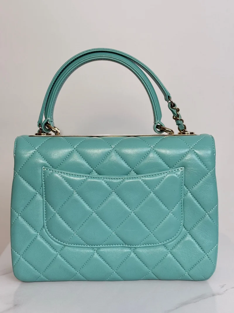 Chanel Kleine Trendy CC Tasche aus hellgrünem Lammleder mit goldenen Beschlägen