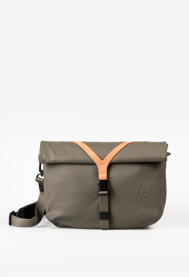 Aunts & Uncles Takahashi RE Überschlagtasche