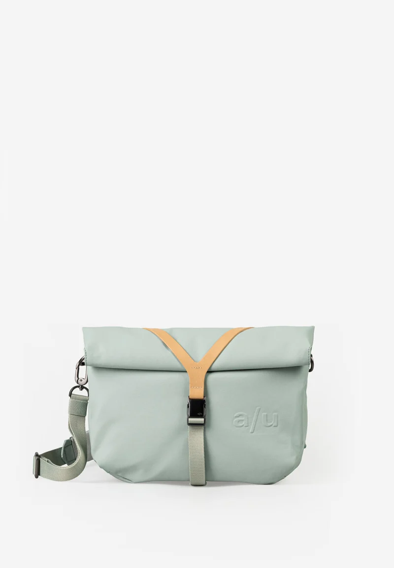 Aunts & Uncles Takahashi RE Überschlagtasche