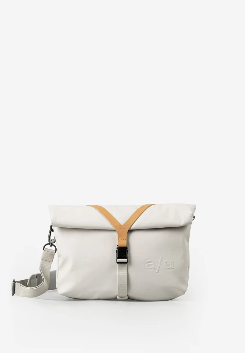 Aunts & Uncles Takahashi RE Überschlagtasche