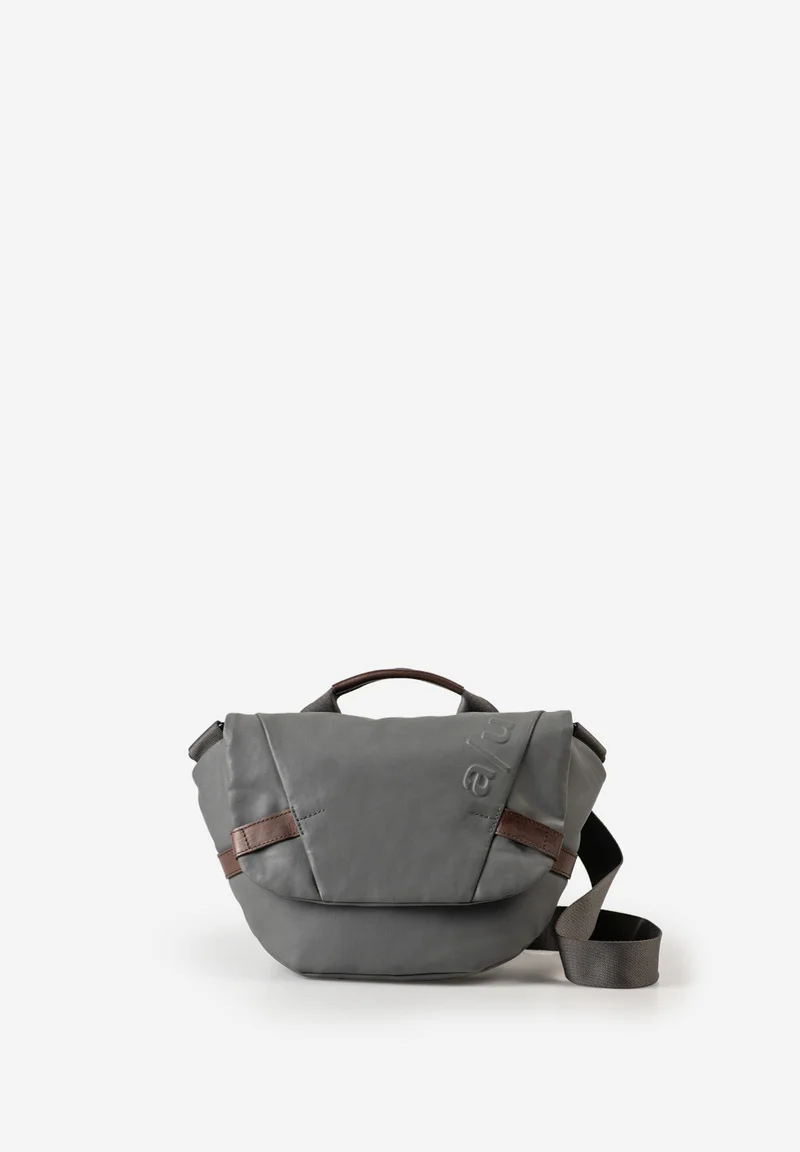 Aunts & Uncles Kazo Überschlagtasche