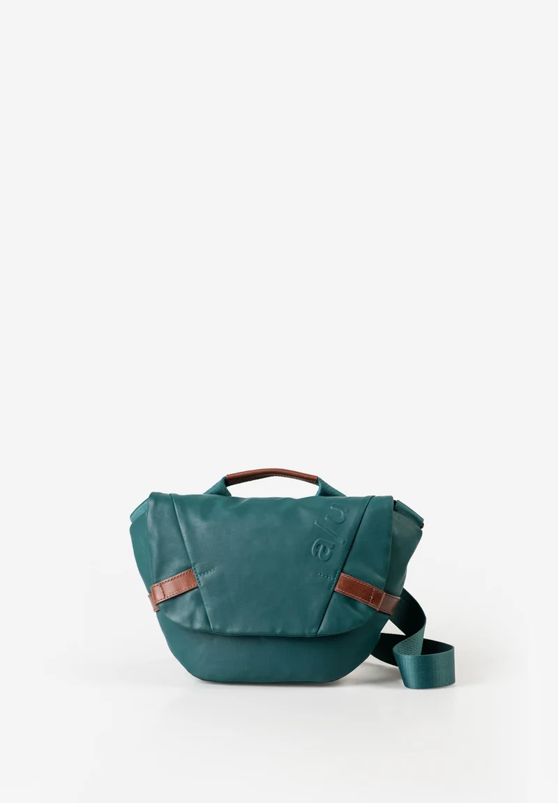 Aunts & Uncles Kazo Überschlagtasche