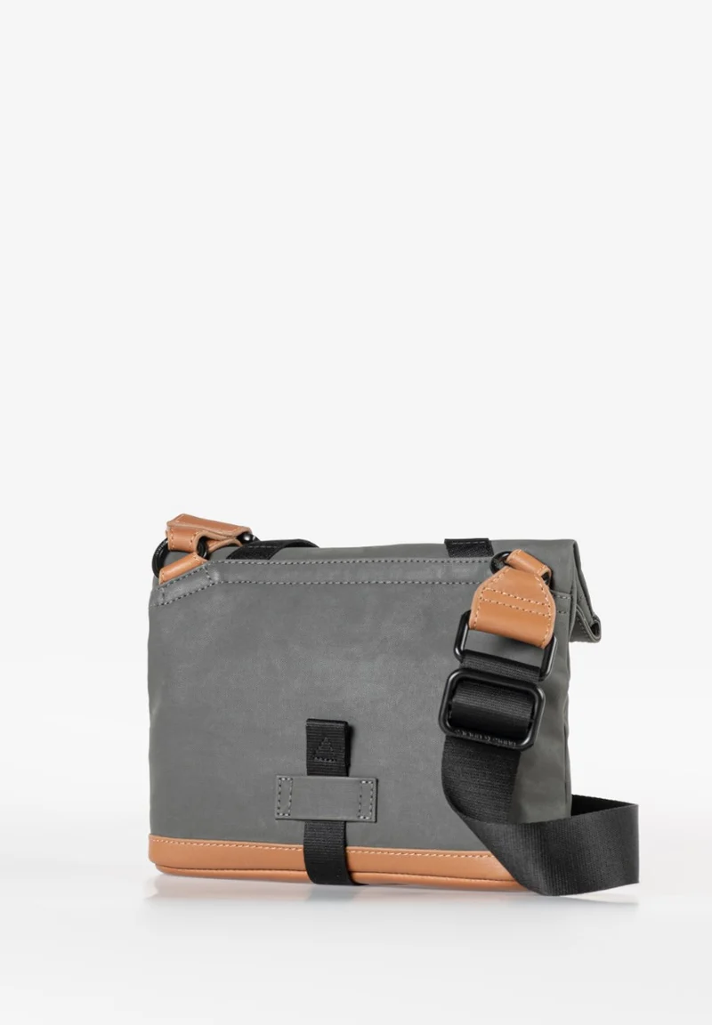 Aunts & Uncles Tsu Gürteltasche