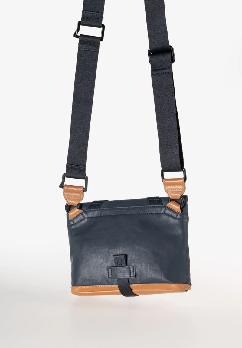 Aunts & Uncles Tsu Gürteltasche