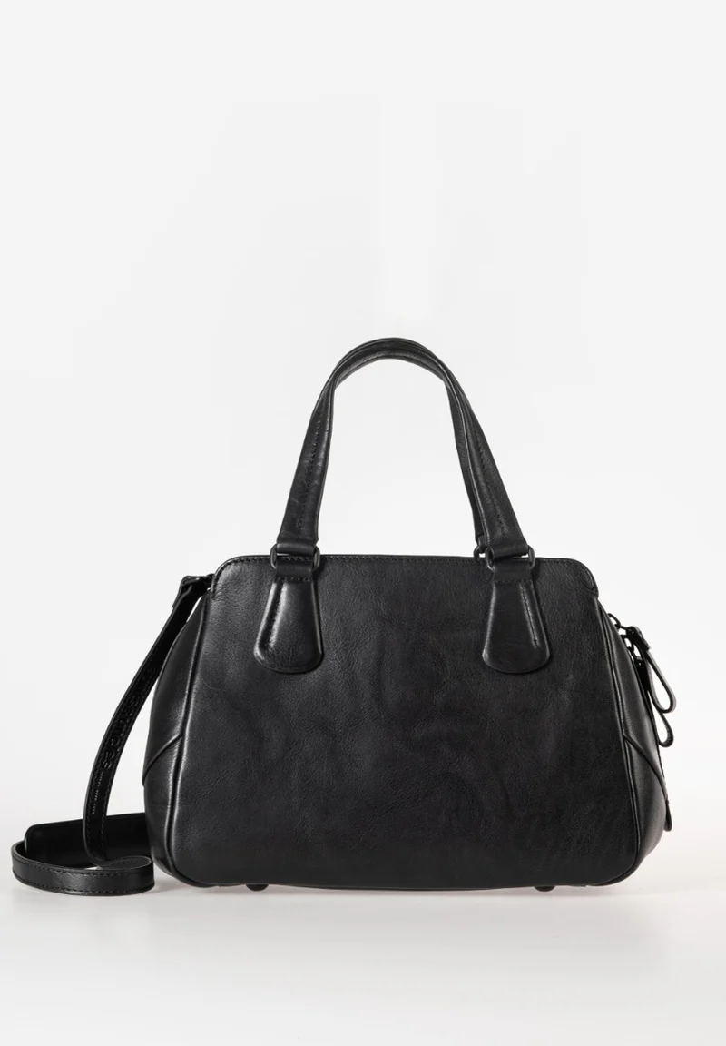Aunts & Uncles Mrs. Riemenhandtasche