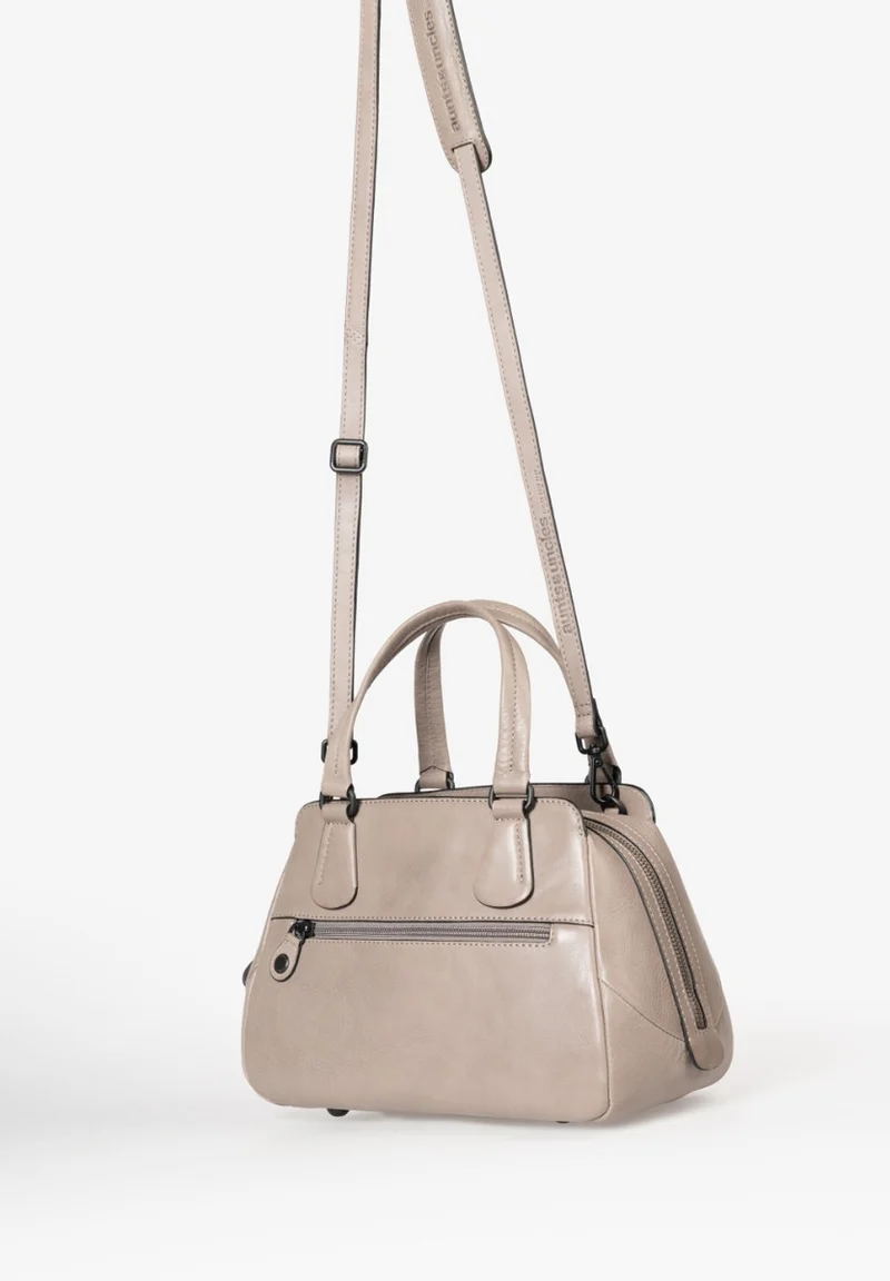 Aunts & Uncles Mrs. Riemenhandtasche