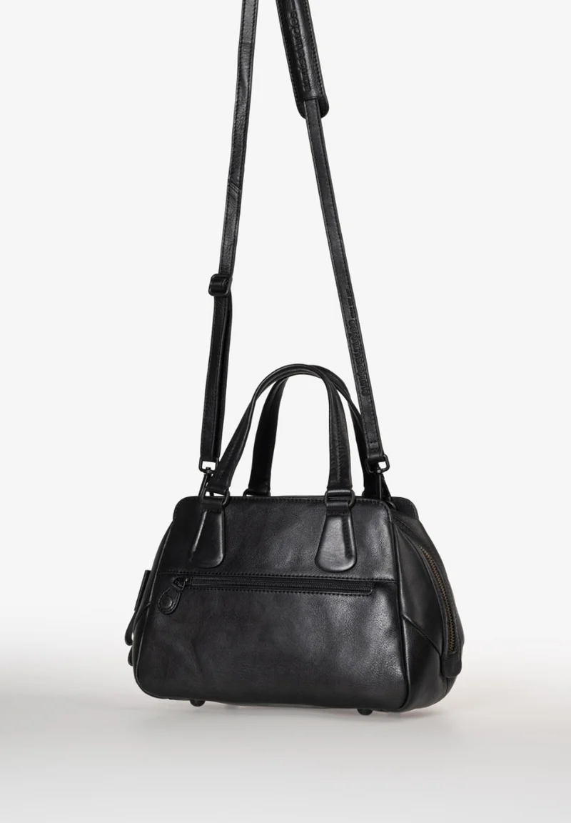 Aunts & Uncles Mrs. Riemenhandtasche