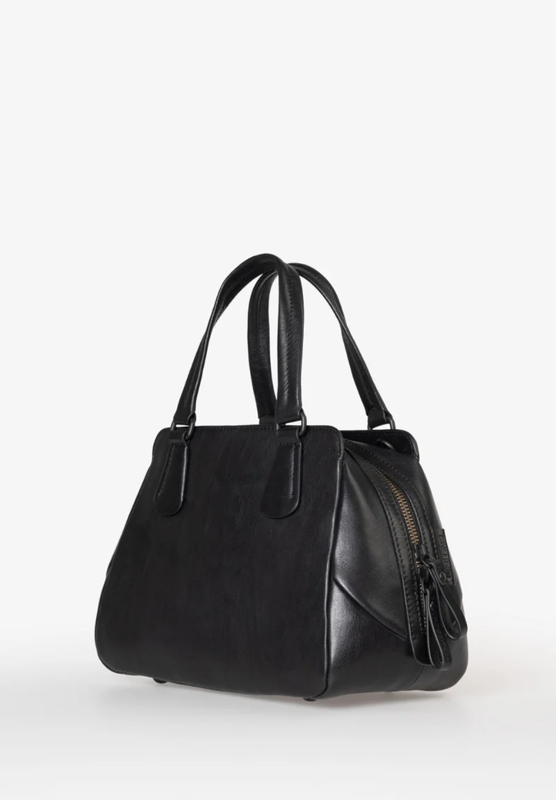 Aunts & Uncles Mrs. Riemenhandtasche