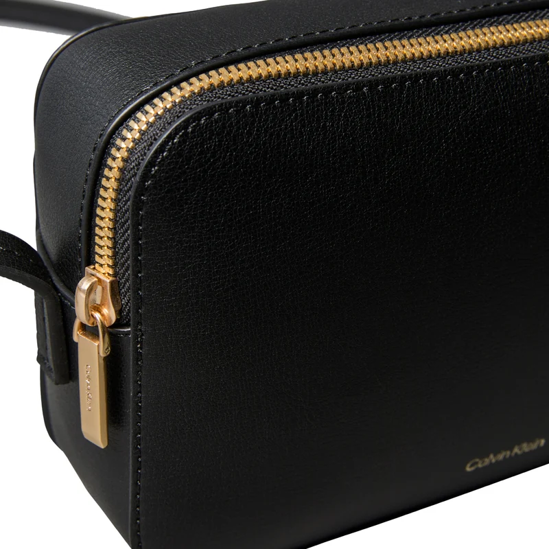 Calvin Klein Foil Logo Elongated - Umhängetasche 21 cm (black/toasted coconut)
