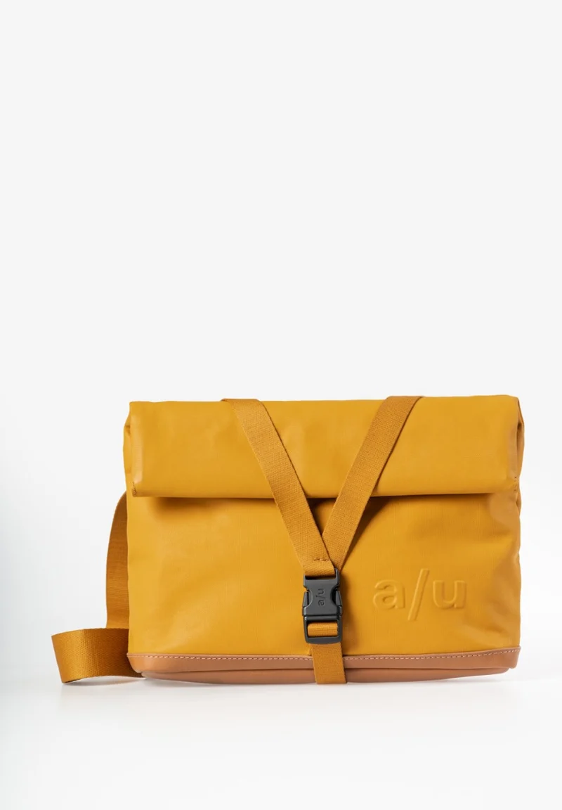 Aunts & Uncles Yao Überschlagtasche