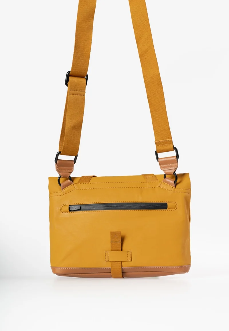 Aunts & Uncles Yao Überschlagtasche