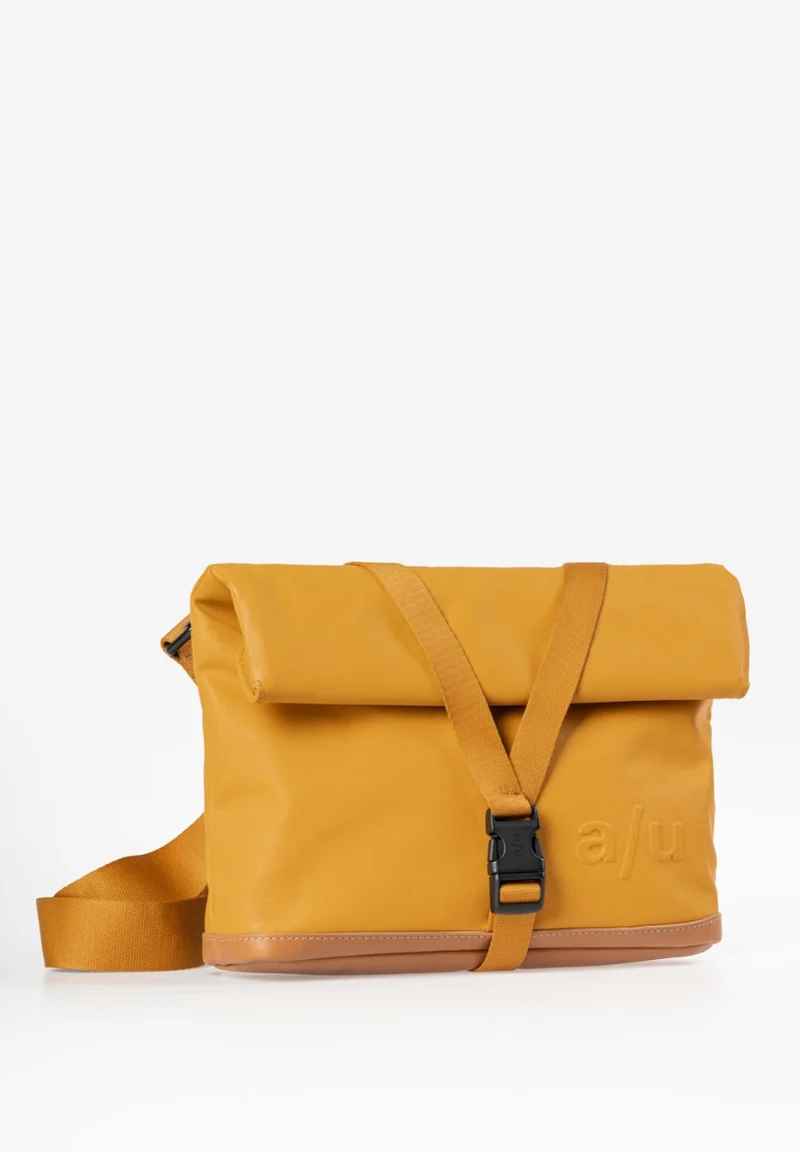Aunts & Uncles Yao Überschlagtasche
