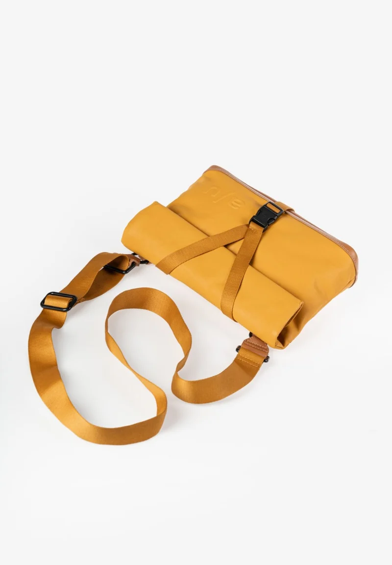 Aunts & Uncles Yao Überschlagtasche