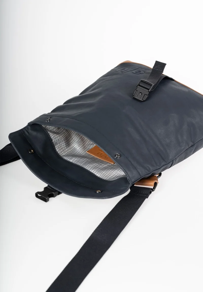 Aunts & Uncles Yao Überschlagtasche