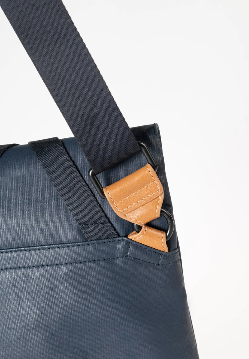 Aunts & Uncles Yao Überschlagtasche