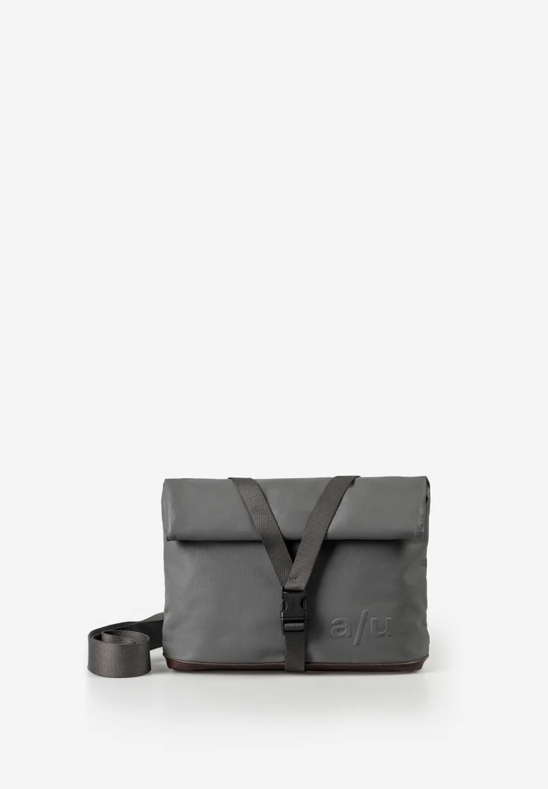 Aunts & Uncles Yao Überschlagtasche