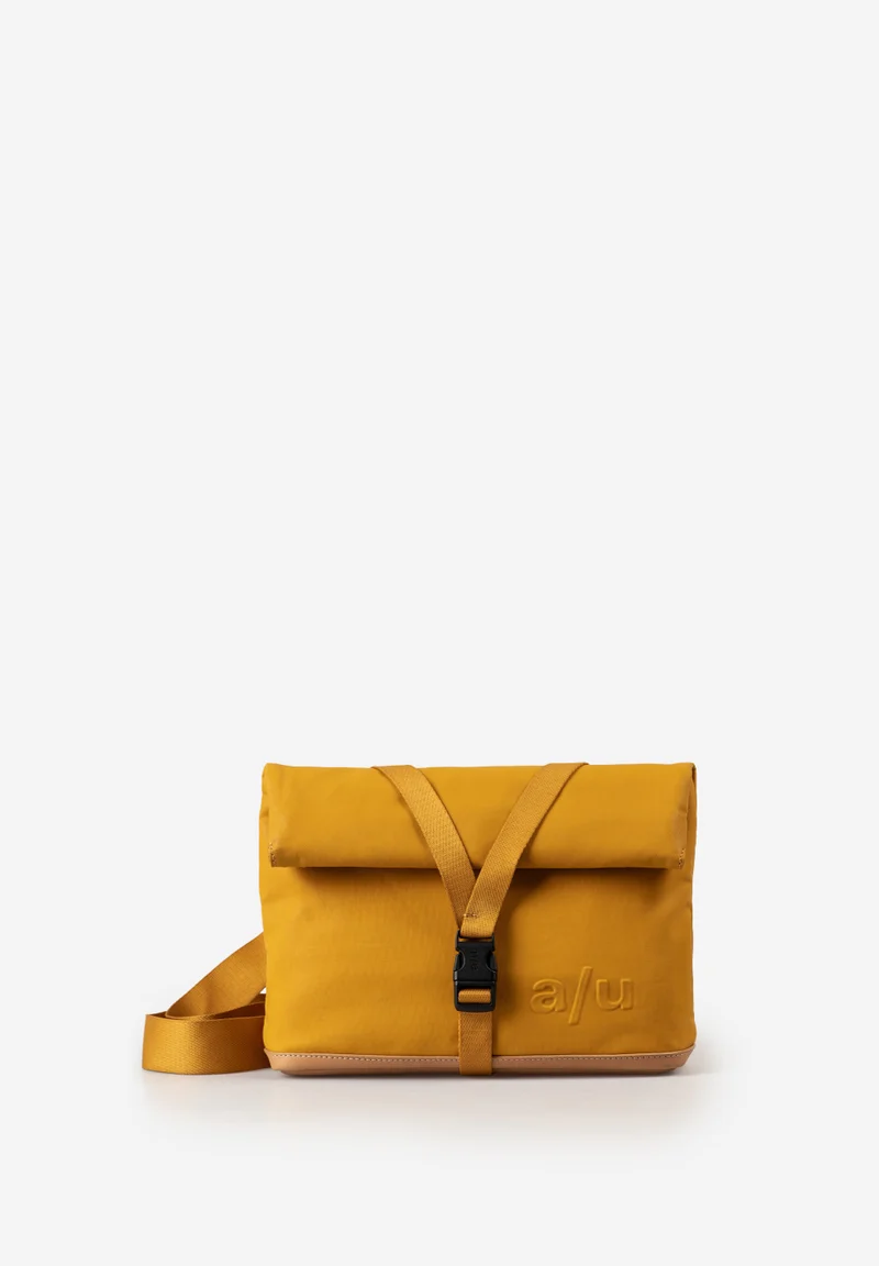 Aunts & Uncles Yao Überschlagtasche