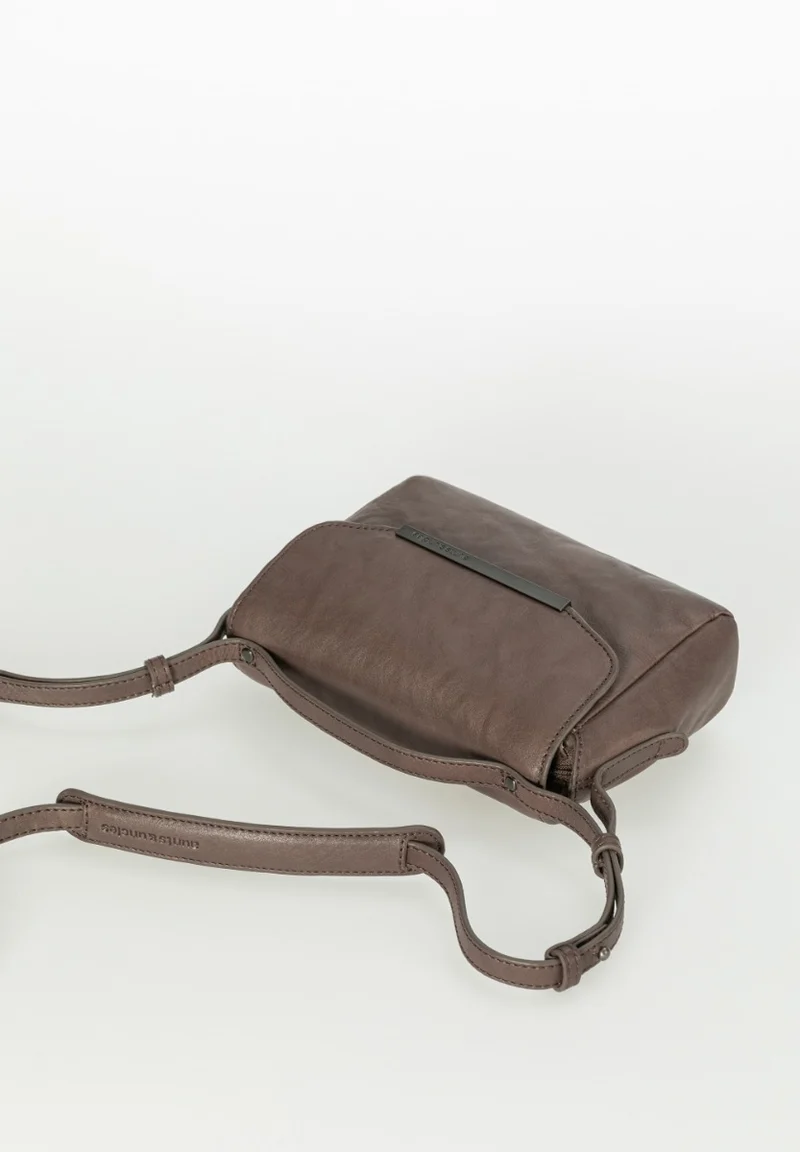 Aunts & Uncles Mrs. Bao Bun Überschlagtasche